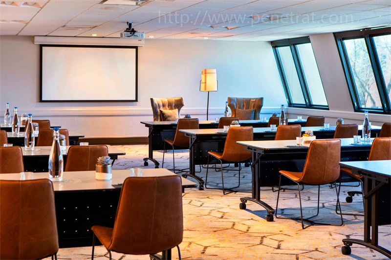 Hotel Business Center