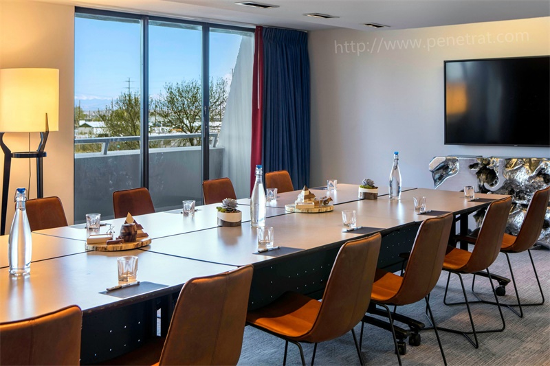 Hotel Business Center
