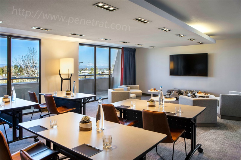 Hotel Business Center